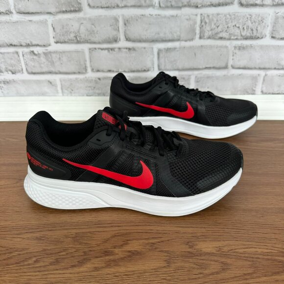 ❤️❤️Nike Run Swift 2 Size 9.5 Men's Shoes Road Running Black/Red CU3517-003 New - Picture 2 of 10